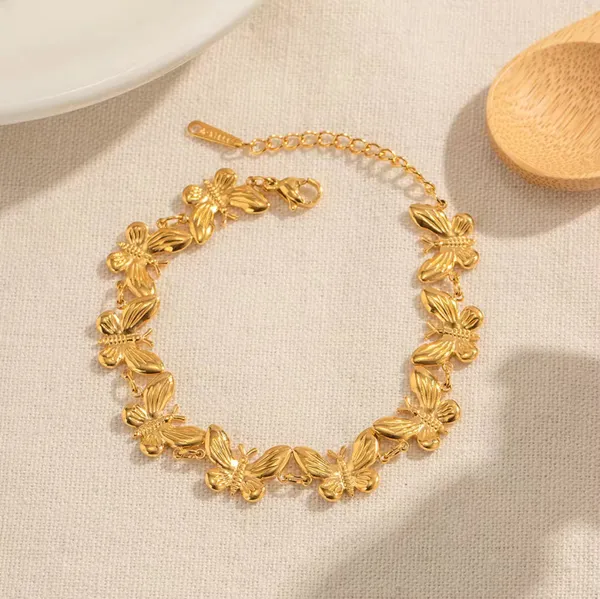 Golden_Stainless_Steel_And_Hypoallergenic_Coating_Bracelet_For_Women